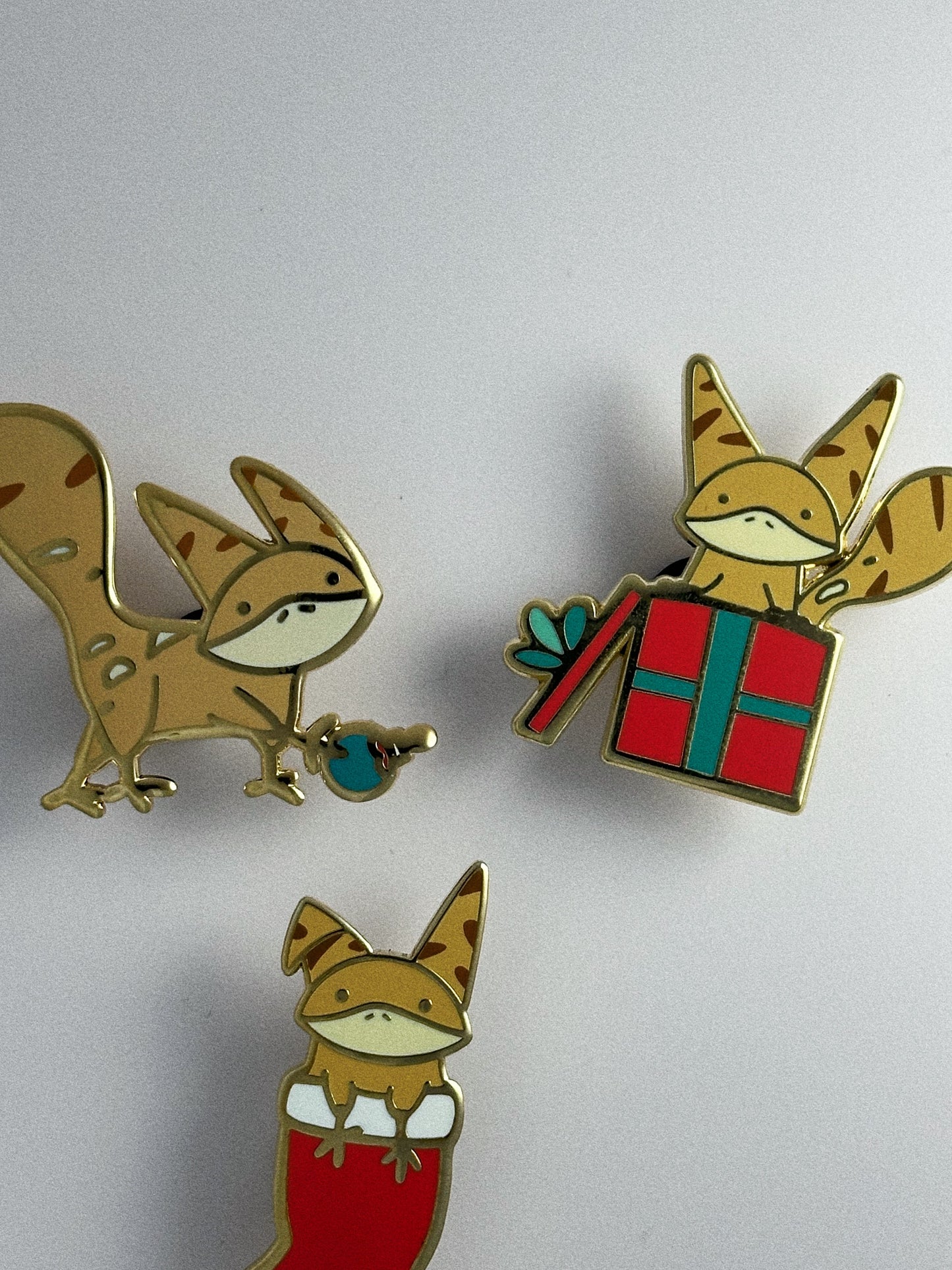 RED LOTHY CAT HOLIDAY PIN SET