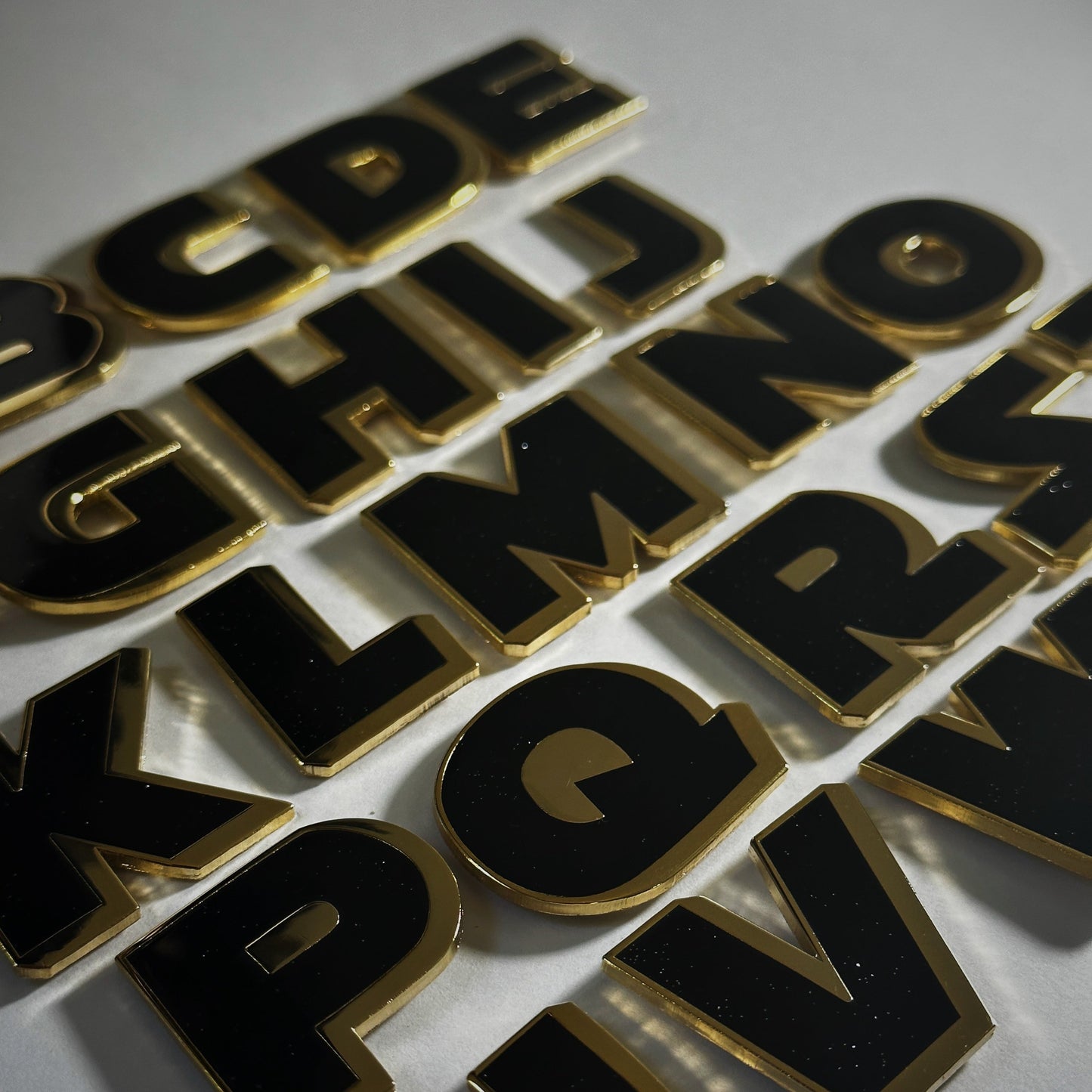 LARGE LOGO LETTER PINS