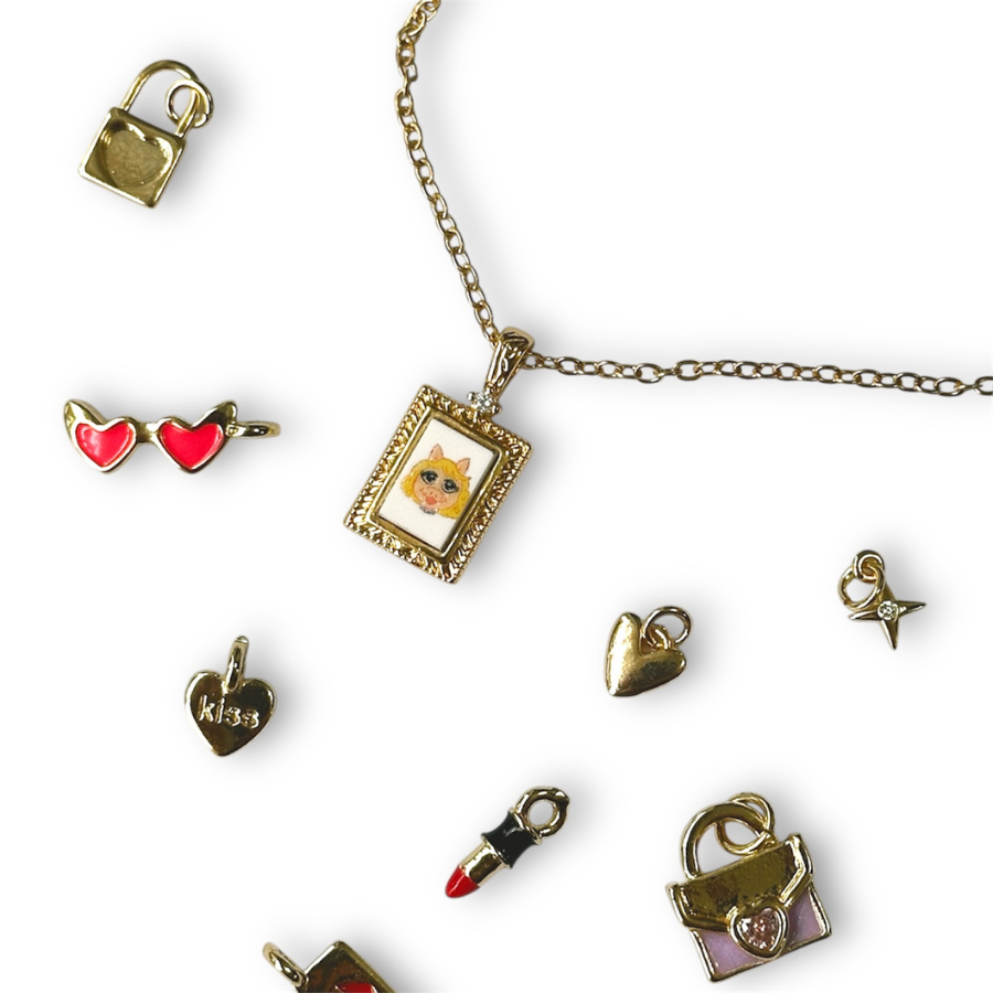 MISS PIG CHARM NECKLACE